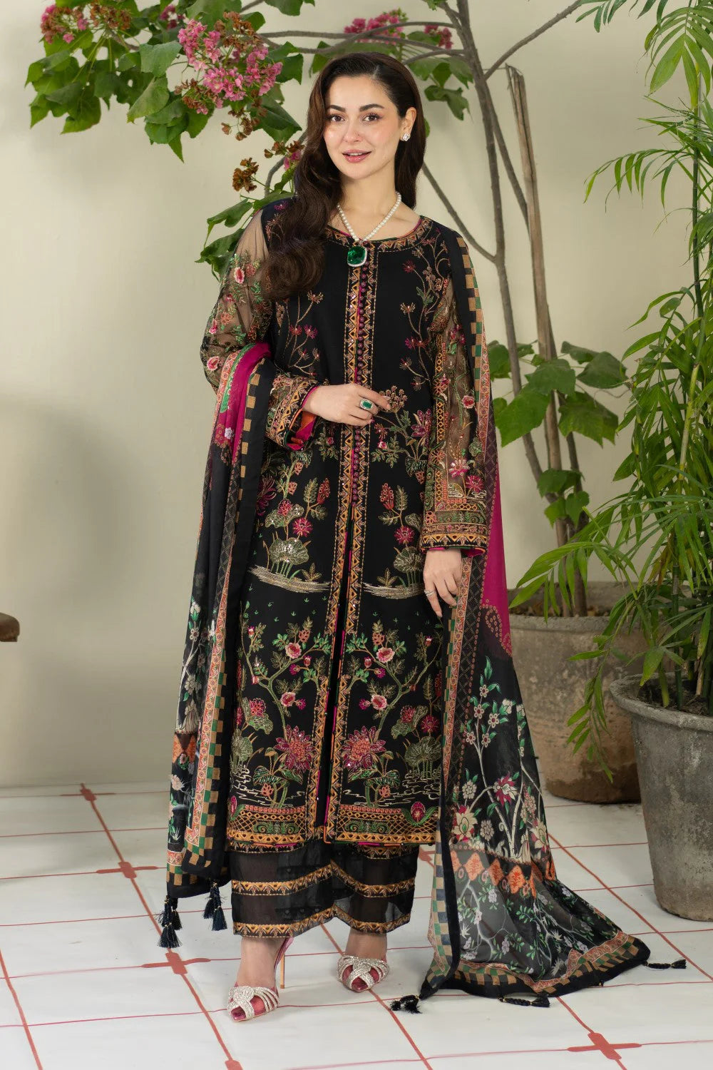 New Embroidery beautiful Artical Lawn 3pc