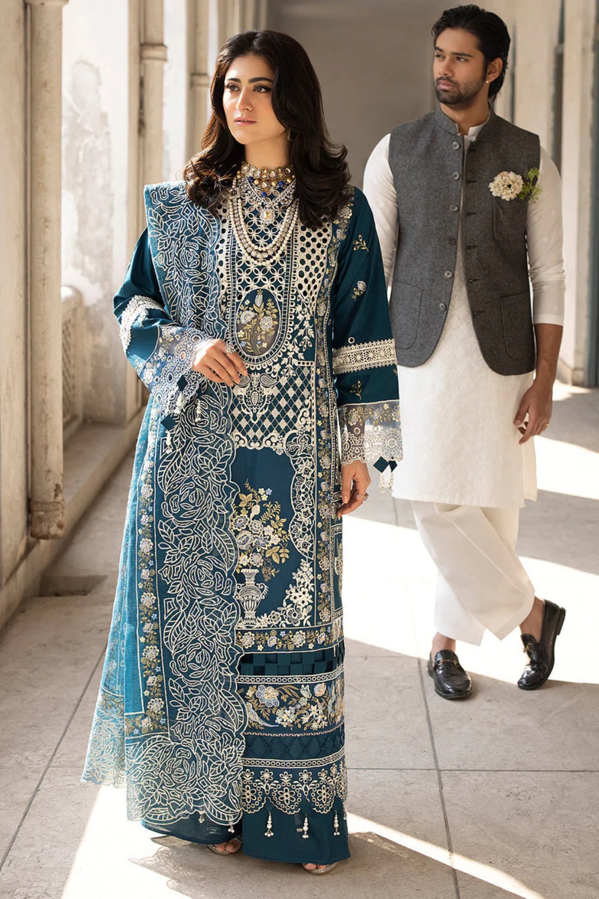 New Embroidery beautiful Artical Lawn 3pc
