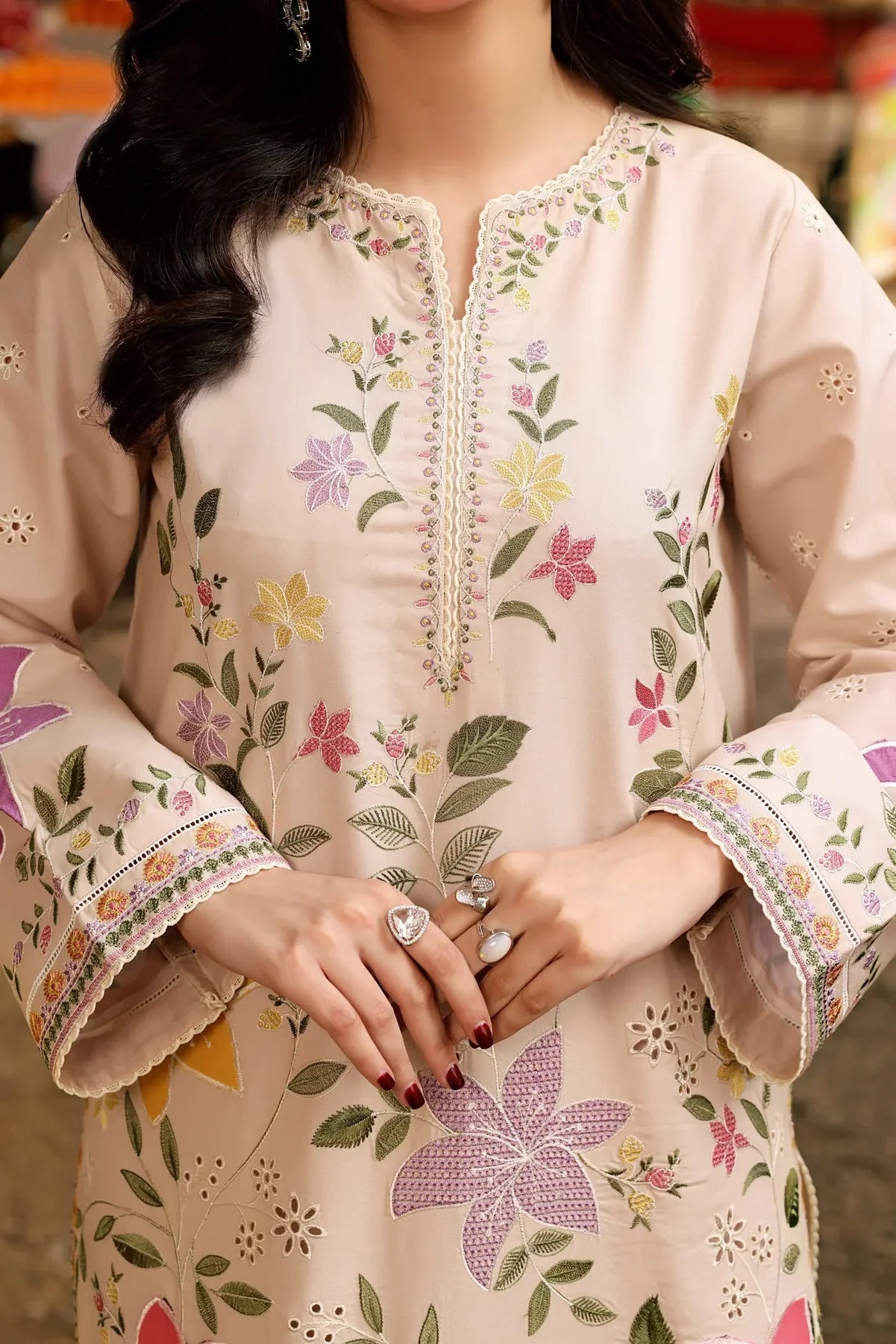 New Embroidery beautiful Artical Lawn 3pc
