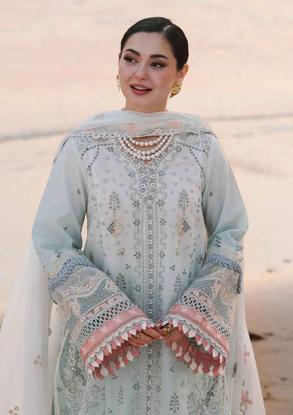 New Embroidery beautiful Artical Lawn 3pc