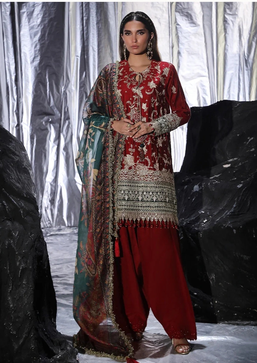New Embroidery beautiful Artical Lawn 3pc