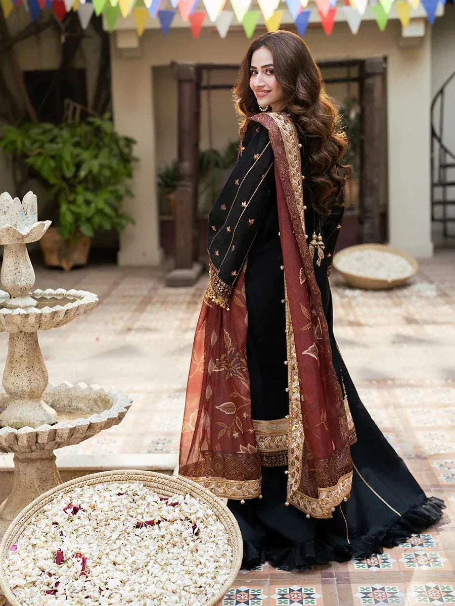 New Embroidery beautiful Artical Lawn 3pc