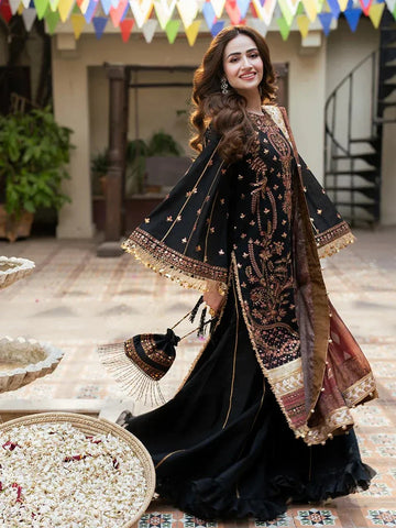 New Embroidery beautiful Artical Lawn 3pc