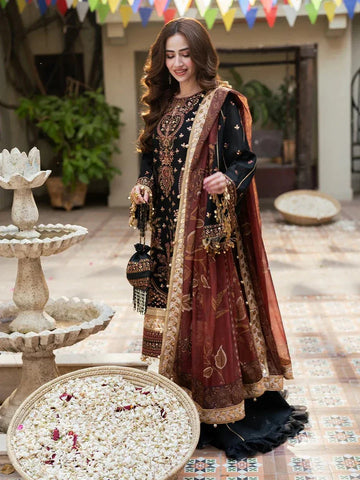 New Embroidery beautiful Artical Lawn 3pc