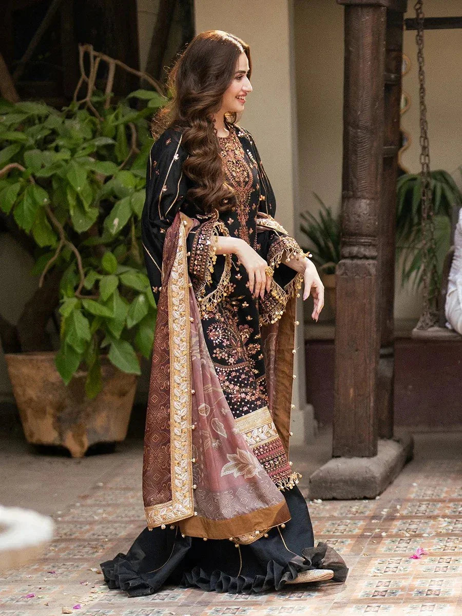 New Embroidery beautiful Artical Lawn 3pc